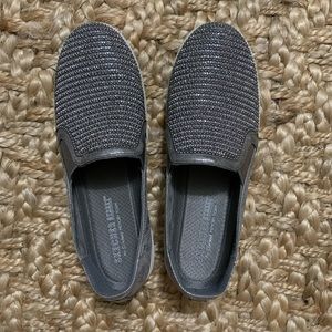 Sketchers silver shoes